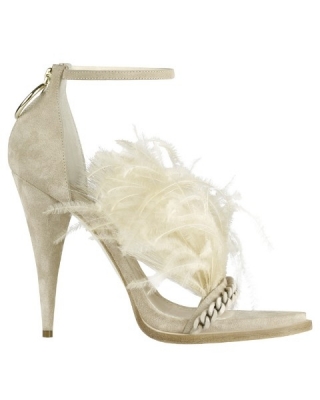 Love the shoe love the shot and I found it on Enchanted Dream Weddings Blog
